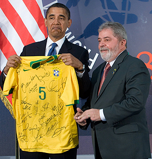 Lula pegou Obama de jeito (Foto: AFP)